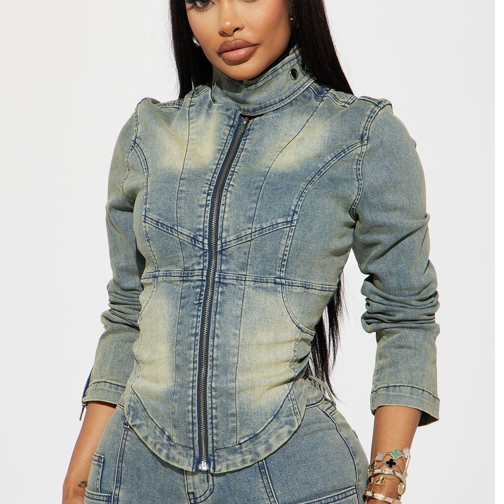 New XS Fashion Nova Moto Mayhem FItted Denim Jacket Acid Wash Stretch Zip Front - Picture 3 of 4